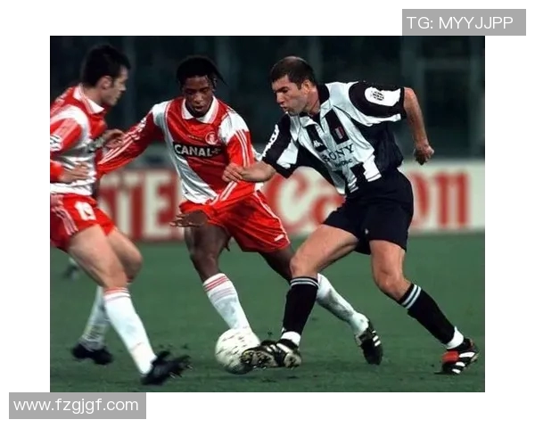 高清齐达内足球明星头像展现传奇风采与不朽魅力的完美结合